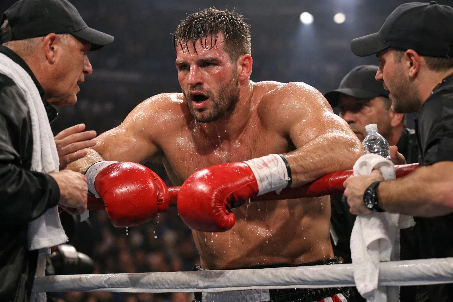 Boxer zeigt Erm&uuml;dungserscheinungen w&auml;hrend des Kampfes